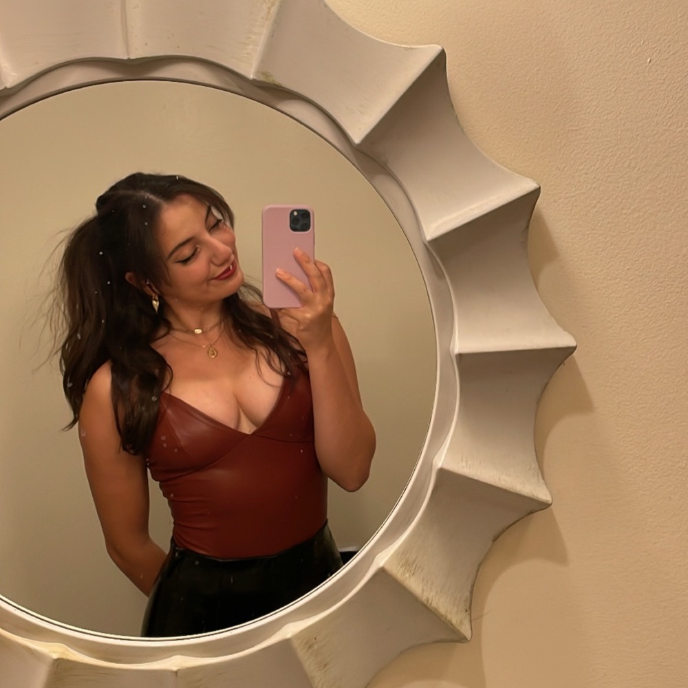 Meet your Posher, Lara